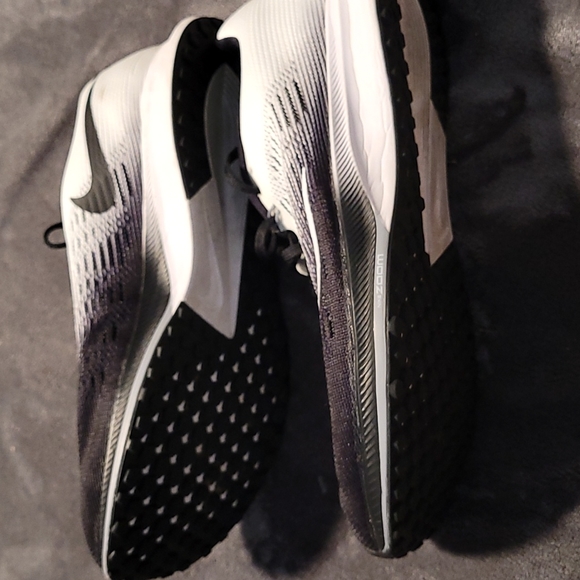 Ladies Nike Zoom - Picture 3 of 4